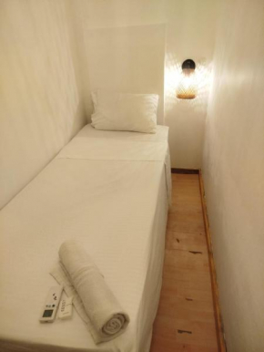 Room in Condo - Hb9-B Bed In Mixed Capsule Room